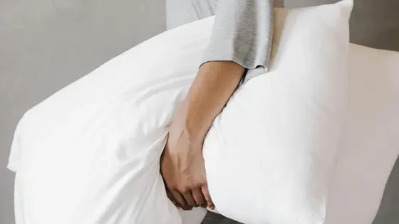 Discover the Comfort of Silk Pillows: Cozy Earth's Luxurious Option