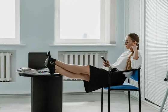 Returning to the Office: Navigating Today's Dress Code Expectations