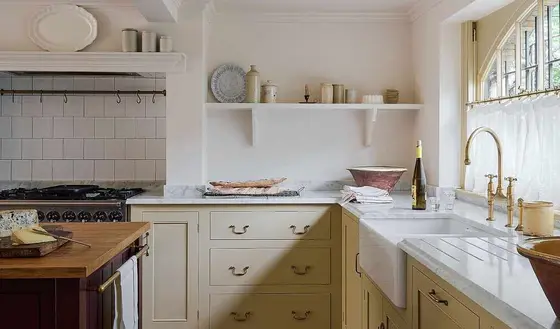 Revitalize Your Space with the 'Declutter Like a Tourist' Technique