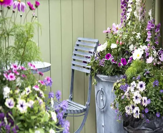 Transform Your Small Patio with IKEA's Versatile Plant Stand and Garden Bed