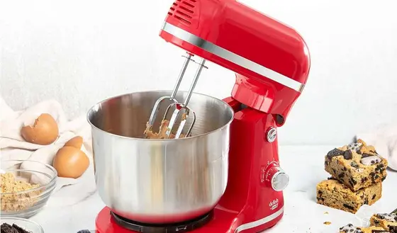 Delish by Dash Stand Mixer: A Beginner's Kitchen Ally