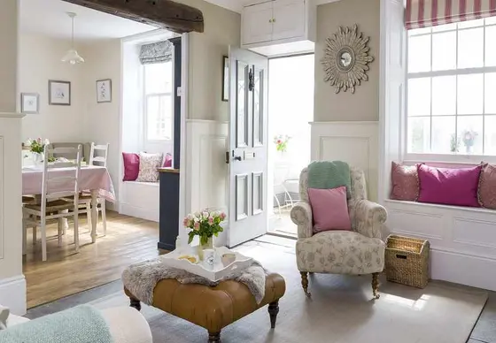 Cottage Hallway Inspiration: Ideas for a Cozy and Welcoming Entryway
