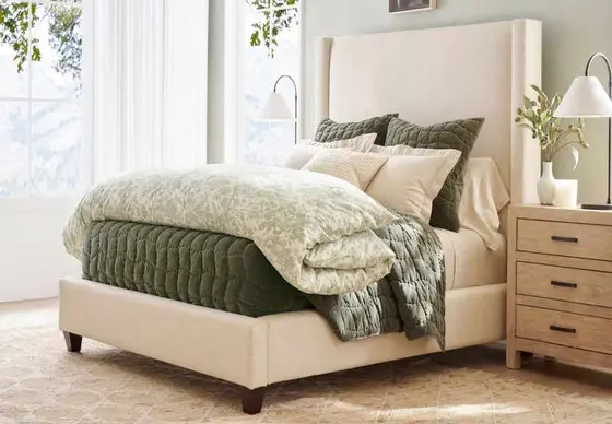Transform Your Bedroom Into a Luxurious Oasis with These Easy Scents