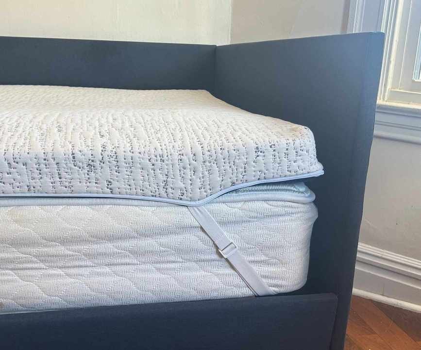 Testing the Viscosoft memory foam mattress topper with weights and glasses for review