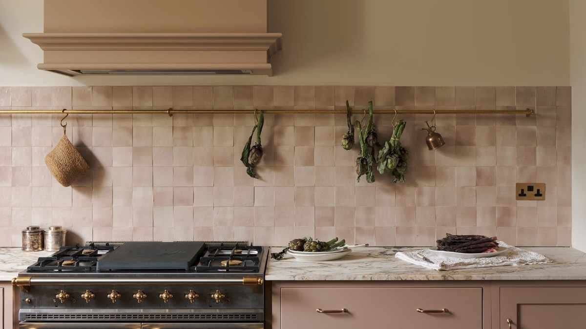 5 Vintage Kitchen Items Set to Shine in Stylish Spaces by 2026