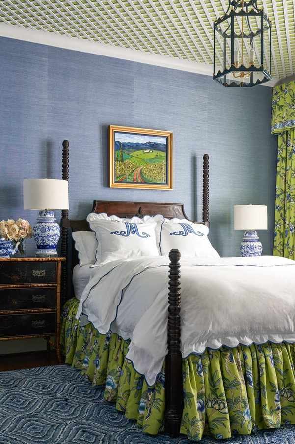 Bedroom with decorative ceiling