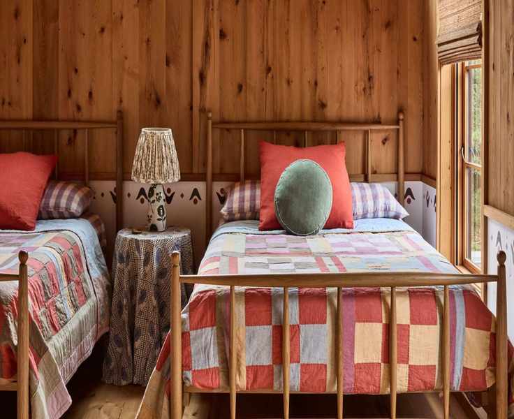 Vintage Quilts: Timeless Treasures of Craft and Memory