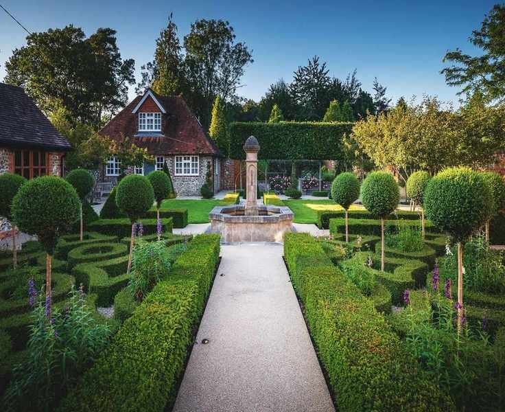 8 Timeless Ideas for Formal Garden Design in Any Space