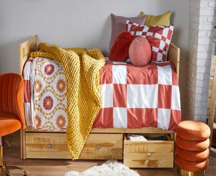 5 signs you are losing control of clutter – expert decluttering tips to avoid chaos