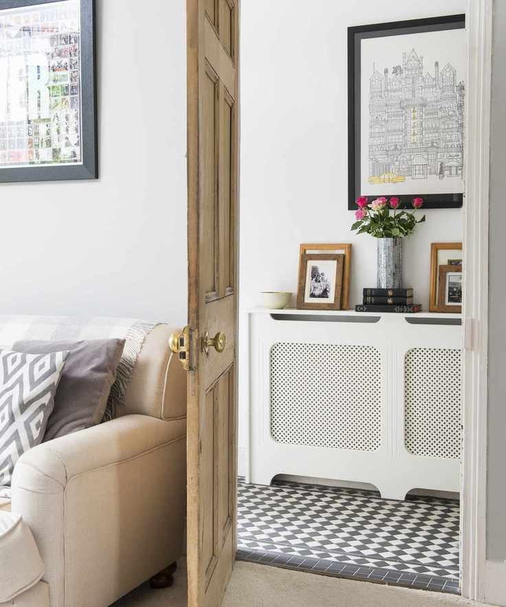 Victorian hallway tiles with black and white chequerboard pattern
