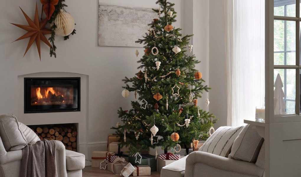 Cleaning Your Artificial Christmas Tree: Tips for Longevity and Freshness