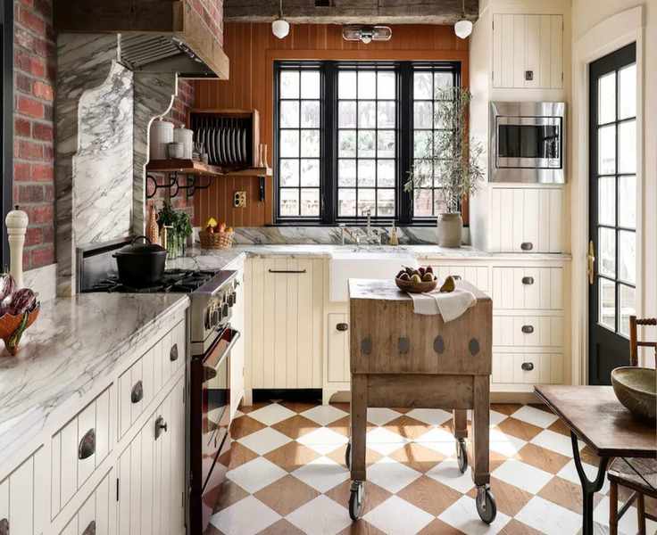 Charming San Francisco Kitchen Inspired by English Country Style