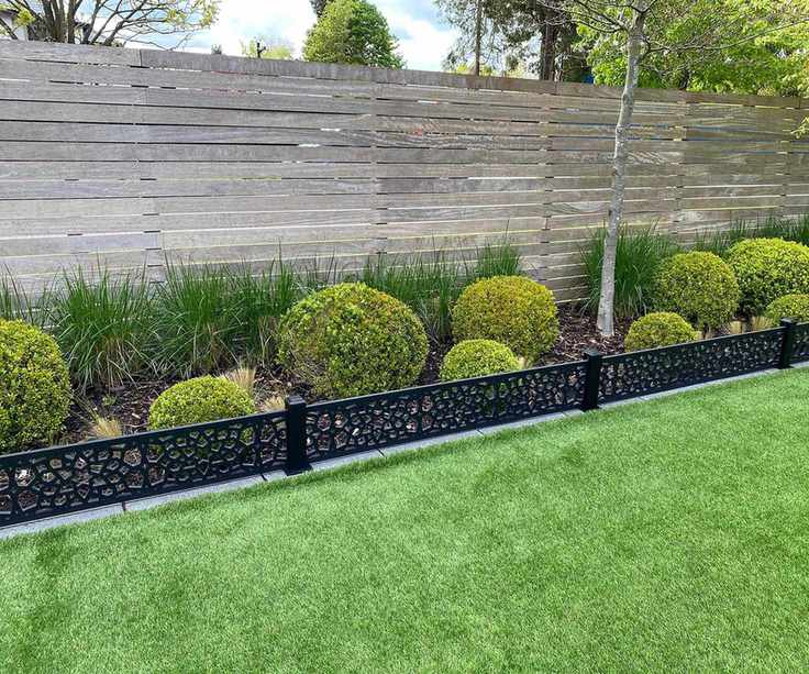 composite edging with aluminium posts