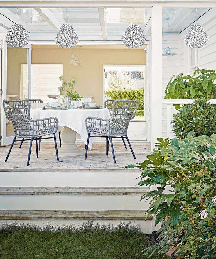 Spring porch ideas with paper lanterns