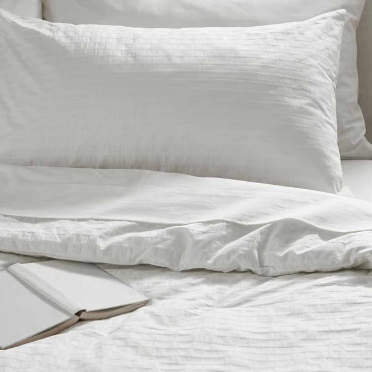 IKEA white OFELIA VASS Comforter set