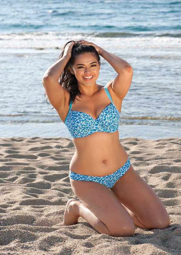 Top Swimsuits for Women with Larger Breasts