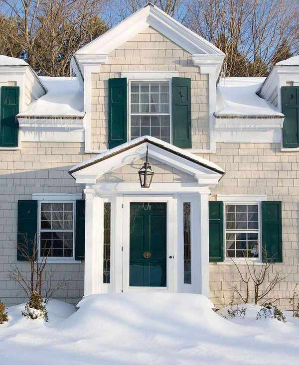 Do front door colors mean anything? Green door