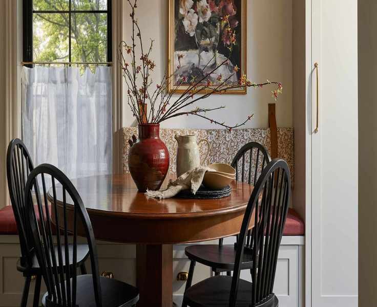 Exploring a Vibrant 988 Sq Ft Toronto Home Filled with 18 Colors