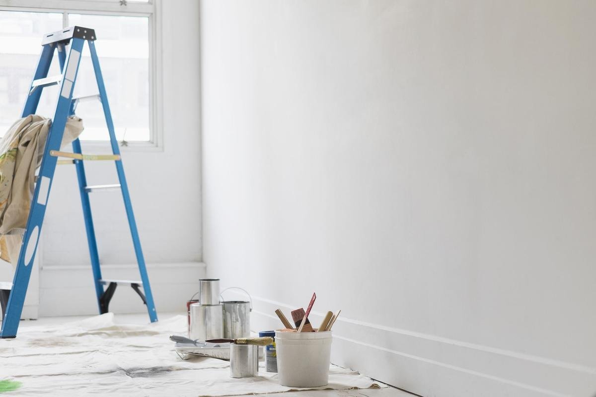 Your Guide to Painting Over Wallpaper for a Fresh Look