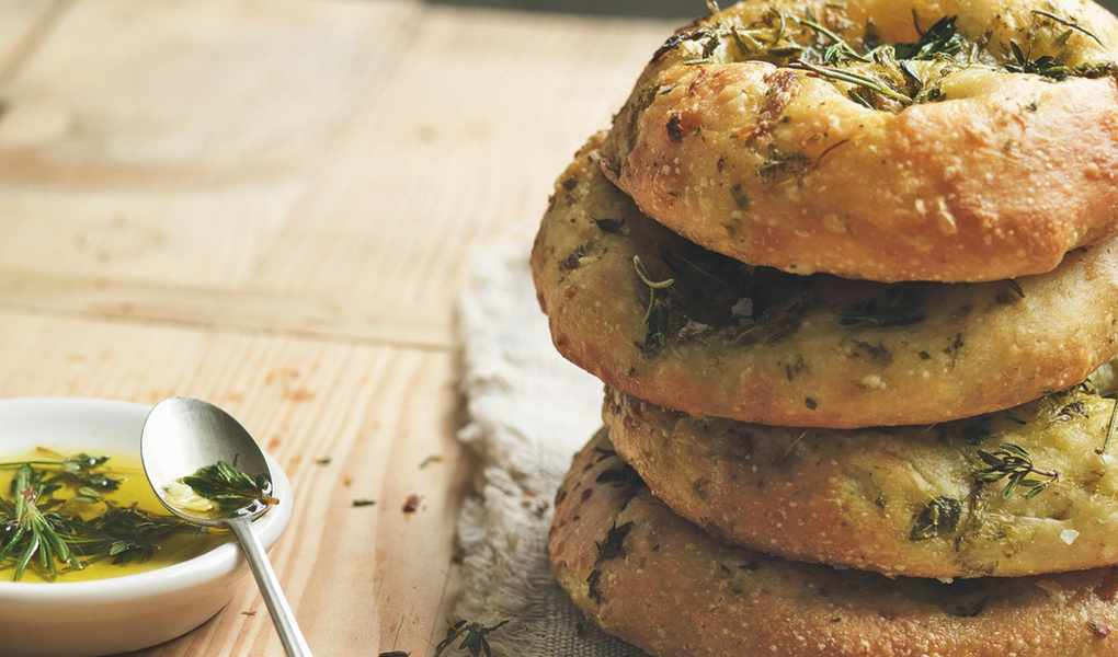 Irresistible Garlic and Herb Flatbreads Everyone Will Adore
