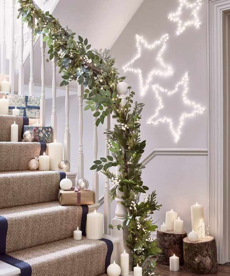 Candles, star lights, wreath