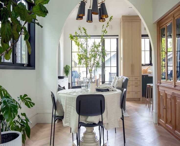 Declutter Your Dining Room with Expert Tips for a Stylish Space