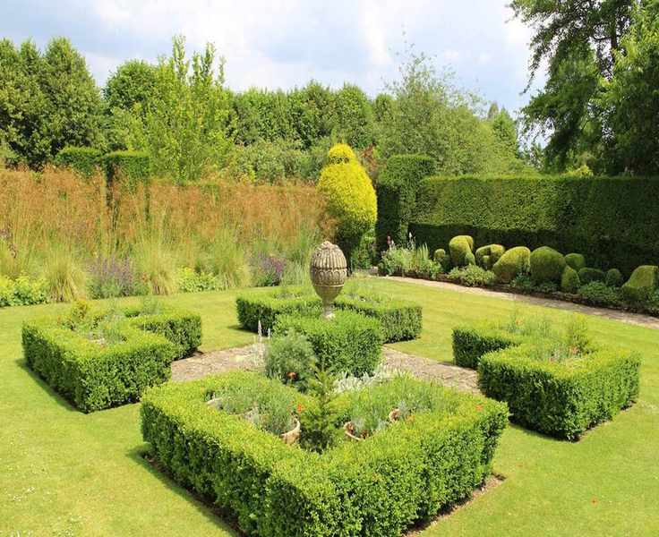 Landscaping with Hedges: 11 Creative Ways to Enhance Your Garden