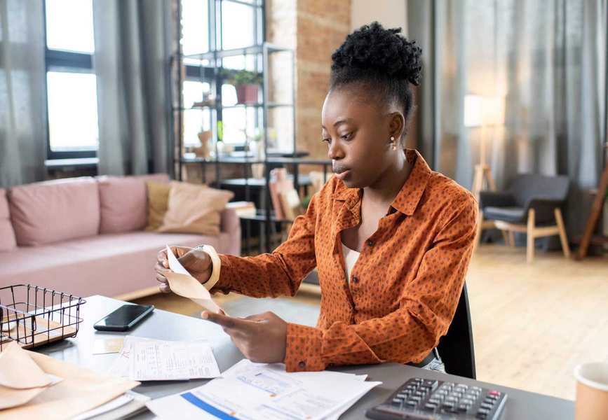 A Week in Her Wallet: A 35-Year-Old Nurse and Money Coach's Journey