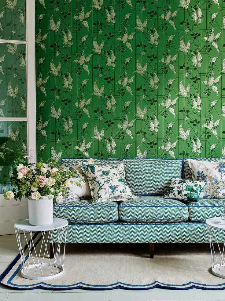 Living room with Cole &amp;amp; Son's Wisteria Botanica wallpaper