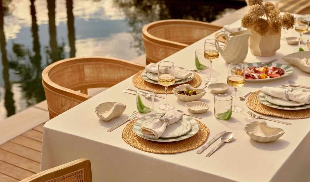 Charming Outdoor Table Linens for Memorable Al Fresco Dining
