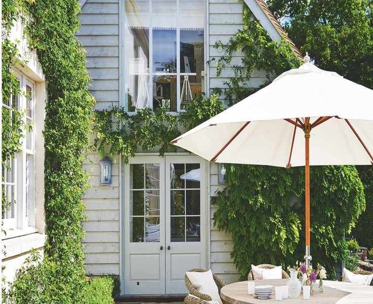 Achieve Streak-Free Windows Effortlessly With This Hose-Compatible Cleaner