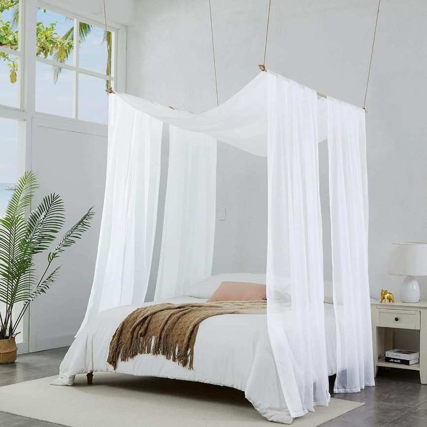 Canopy bed
