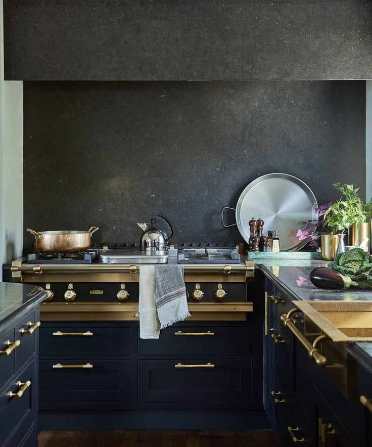 Dark kitchen cabinet ideas