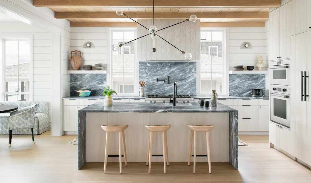 Stylish White Kitchen Backsplash Inspirations for a Cozy Look