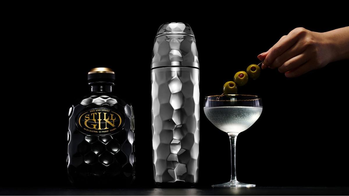 HexClad's Celebrity Cocktail Shaker Perfects Holiday Entertaining