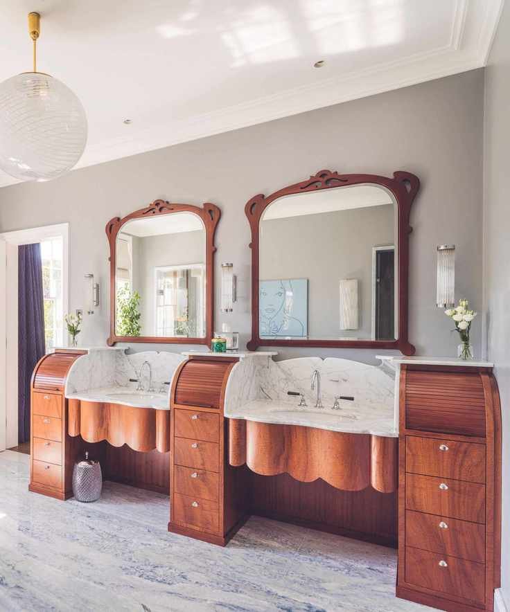 Double bathroom vanity in traditional bathroom