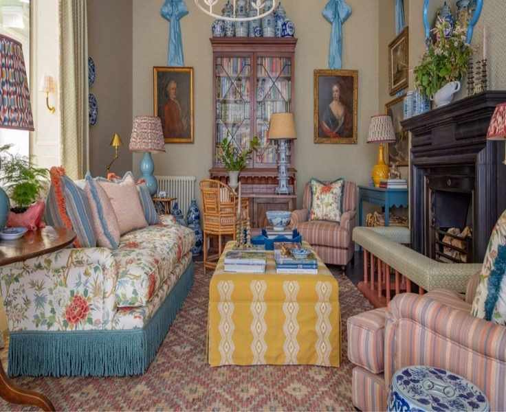 Fringe Has Escaped Its Victorian Roots – Discover the Soft Furnishings and Lighting That Are Defining Interiors Right Now