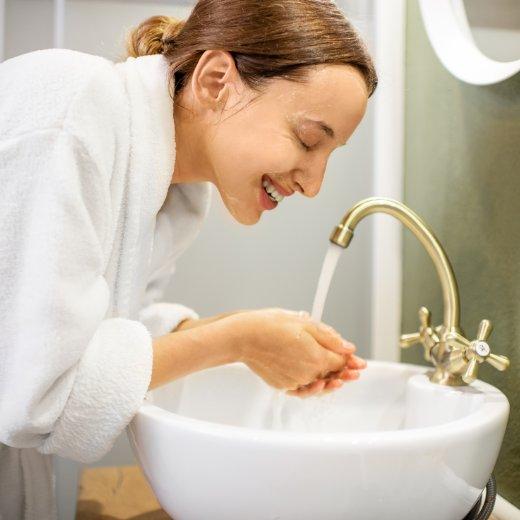 Wash the face