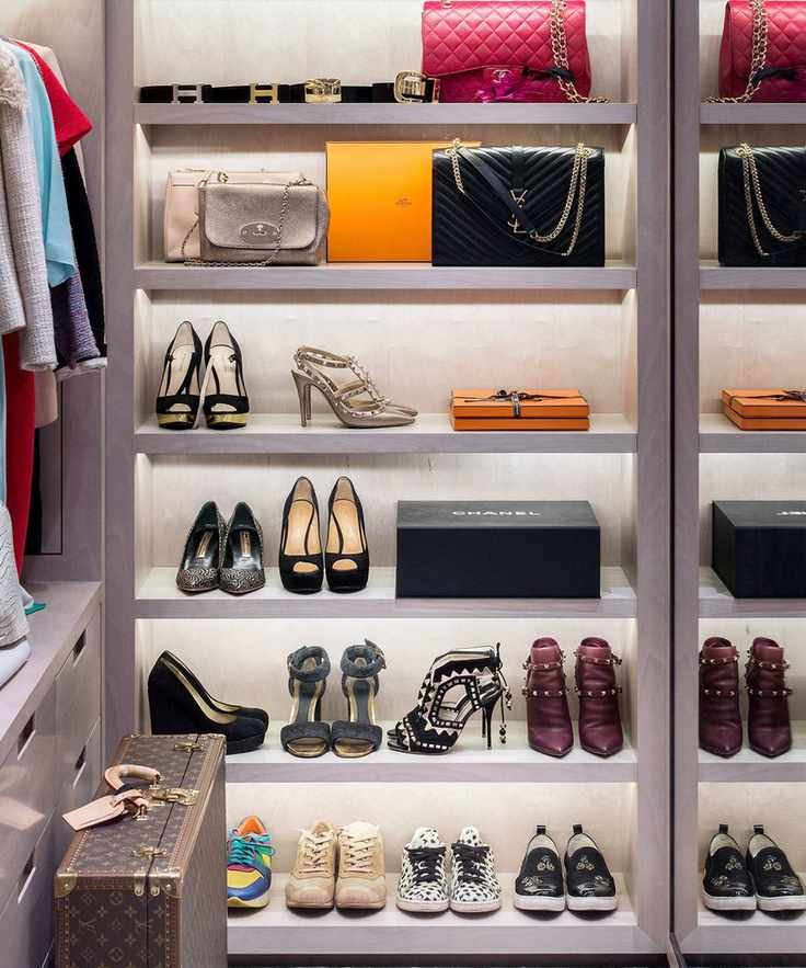Closet organization with shoe storage