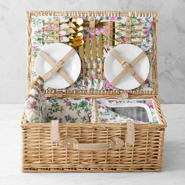 Williams Sonoma Famille Rose picnic basket