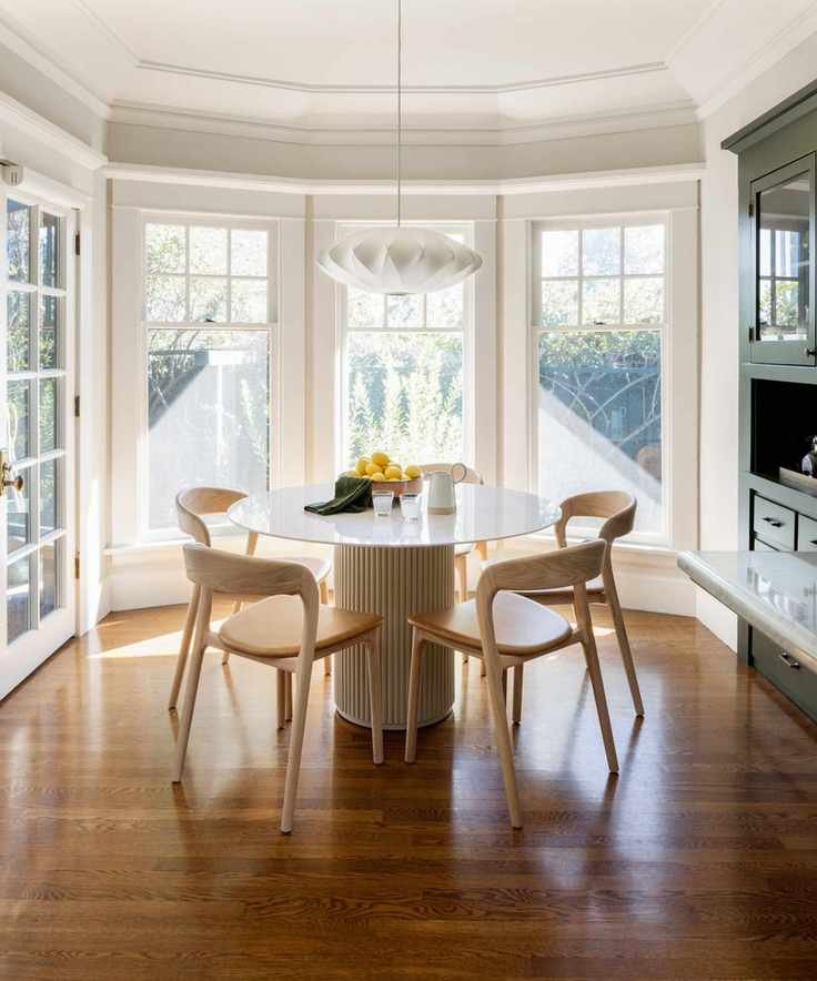 Dining nook with round table