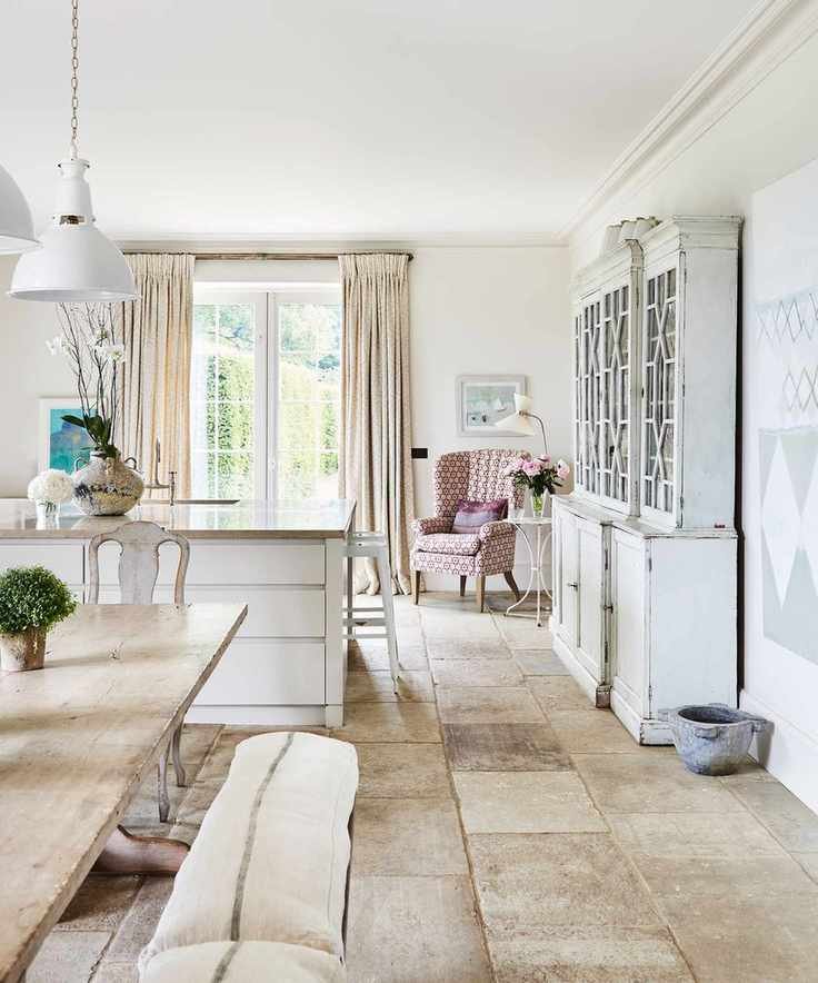 Kitchen diner with Shaker cabinetry