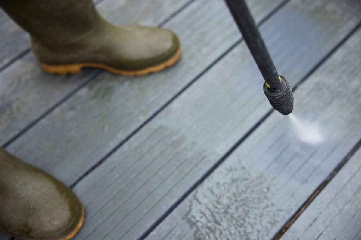 Effective Tips for Removing Green Mold from Your Wood Deck