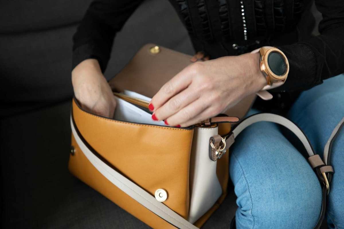 Essential Handbags Every Woman Should Have in Her Collection