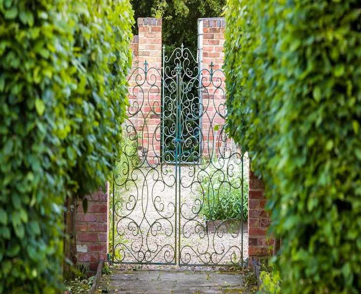 Garden Gate Inspirations: 15 Stylish Ideas for First Impressions