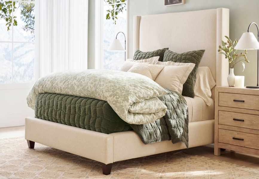 Transform Your Bedroom Into a Luxurious Oasis with These Easy Scents