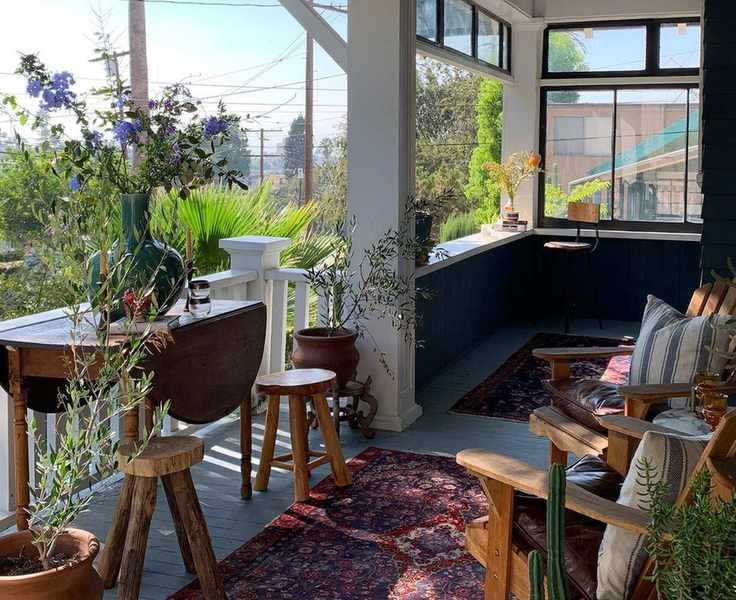 An example of indoor outdoor front porch ideas