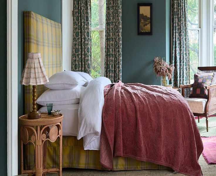 Tartan's Chic Revival: Discover the Modern Twist on Plaid This Season