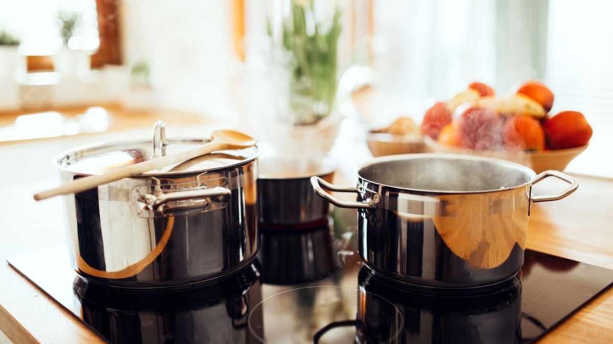 Cleaning Stainless Steel with Essential Oils for a Streak-Free Shine