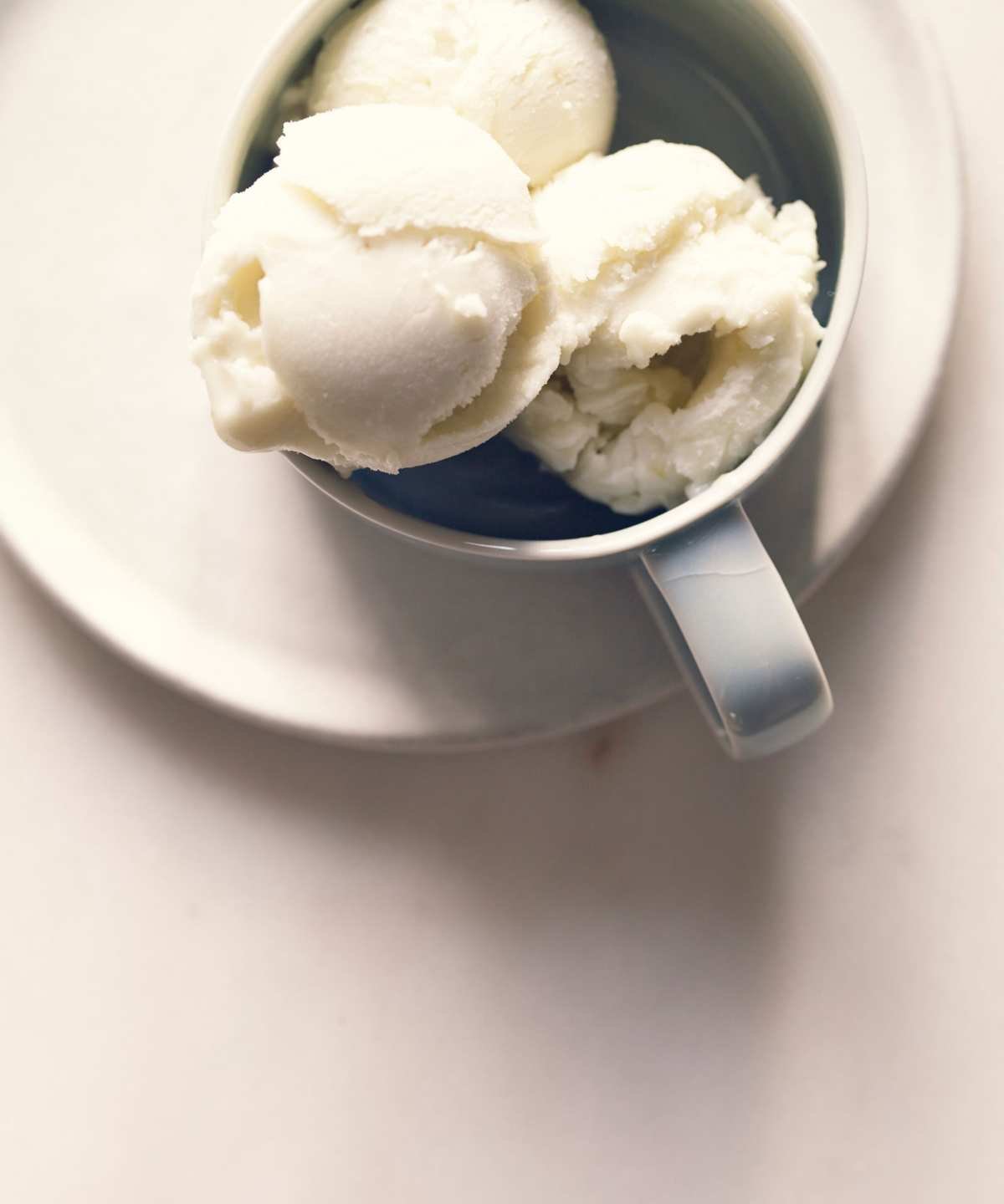 Gooseberry and elderflower frozen yogurt in a cup
